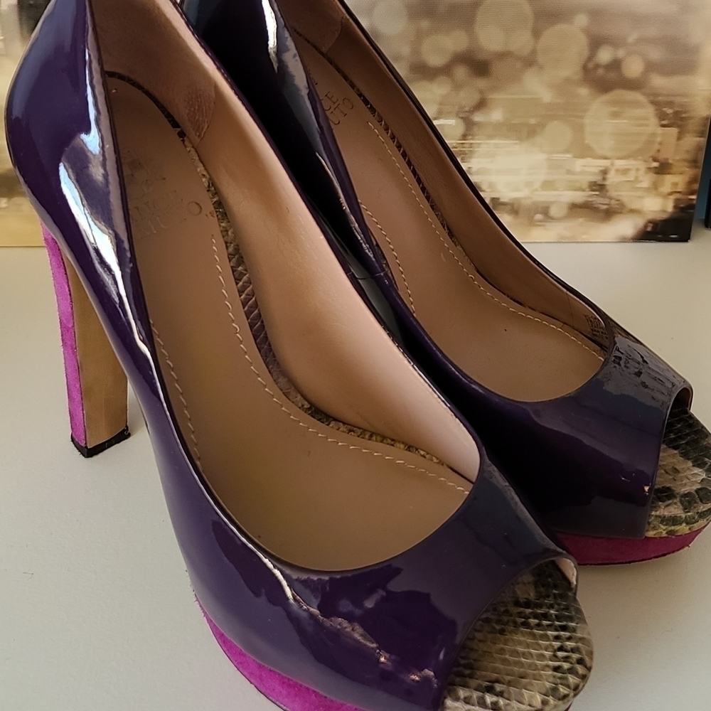 VINCE Camuto pumps purple pink  snakeskin print size US 7